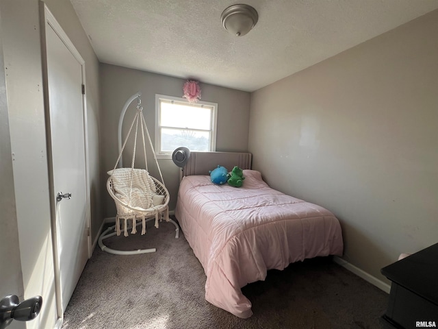 2433 Cedar Creek Ct, Quincy, IL 62305 - bedroom featuring a textured ceiling and carpet flooring