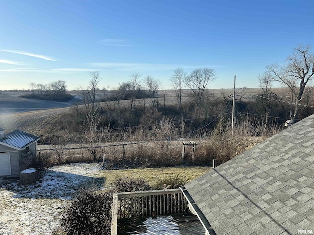 view of yard featuring a rural view