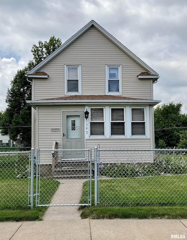 view of front of property featuring a front yard