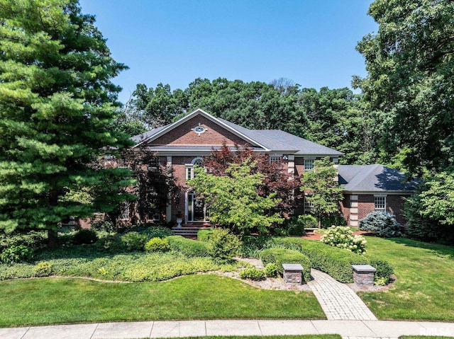 view of front of property with a front yard