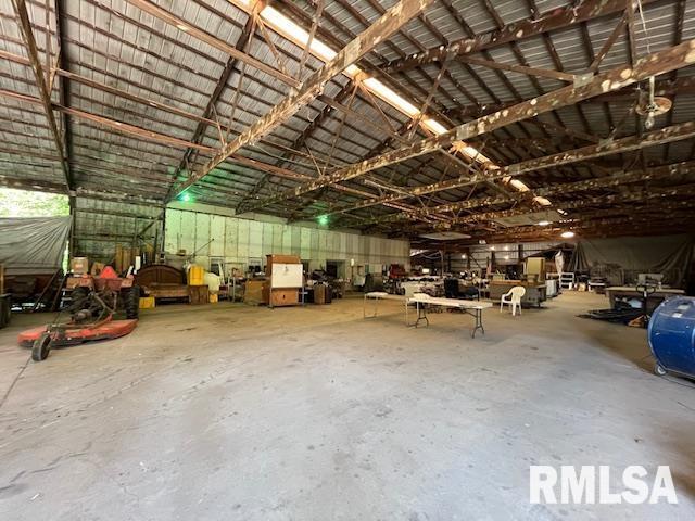 140 House Rd, Elkville, IL 62932