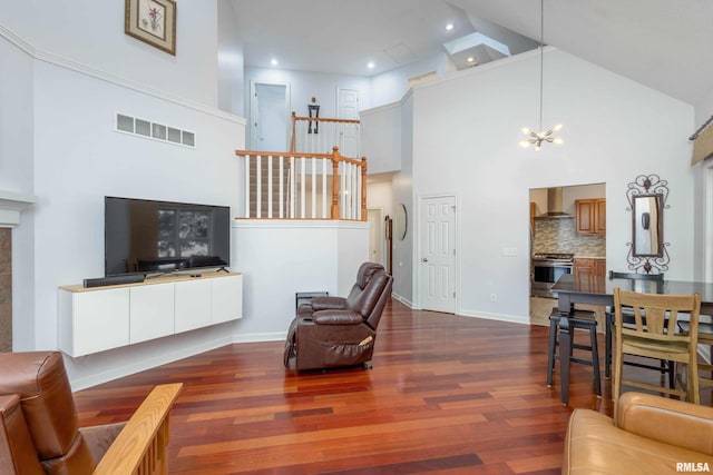 living room featuring a notable chandelier, dark hardwood / wood-style floors, and a high ceiling