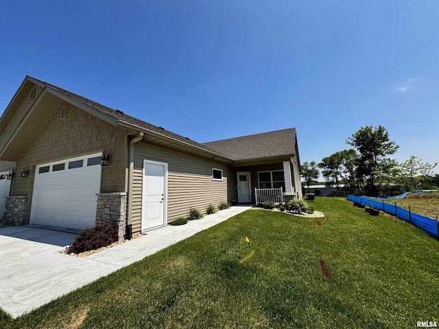 view of front facade with a garage and a front lawn