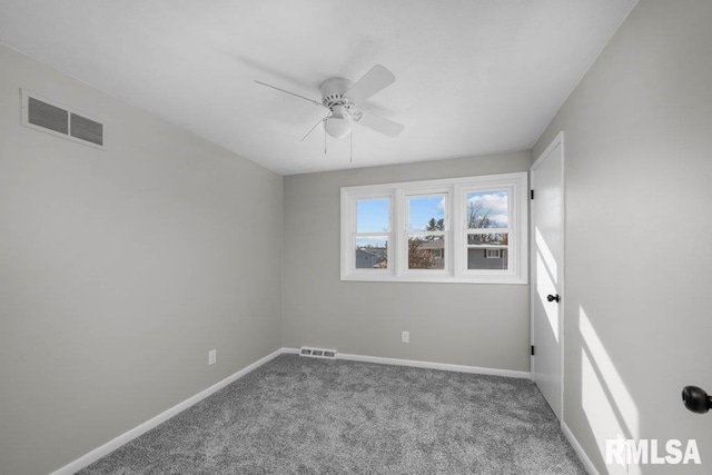 unfurnished room featuring ceiling fan and carpet