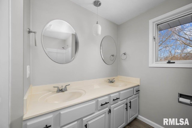 bathroom with vanity