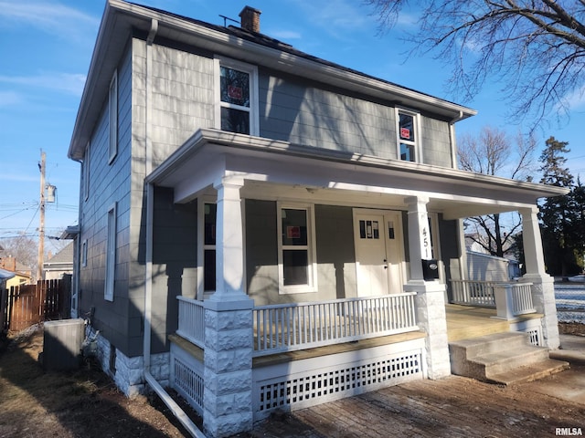 view of front of property featuring a porch