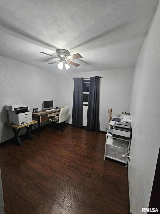 office area featuring dark wood-type flooring, ceiling fan, and a textured ceiling