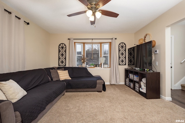 carpeted living room featuring ceiling fan