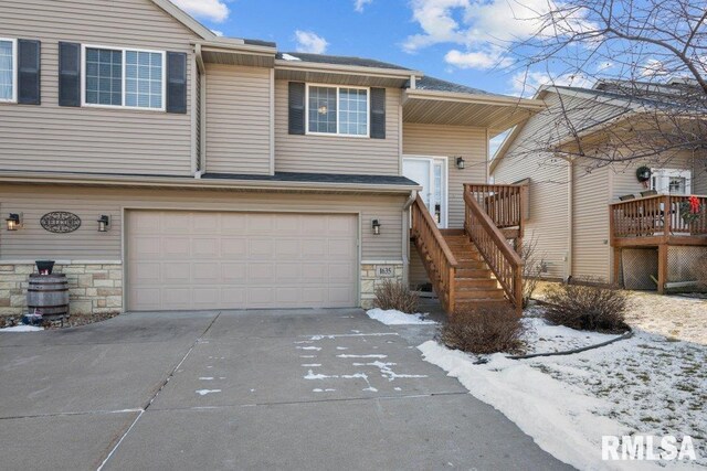 view of front facade with a garage