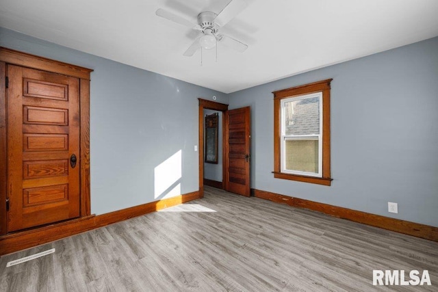 unfurnished room with light hardwood / wood-style floors and ceiling fan