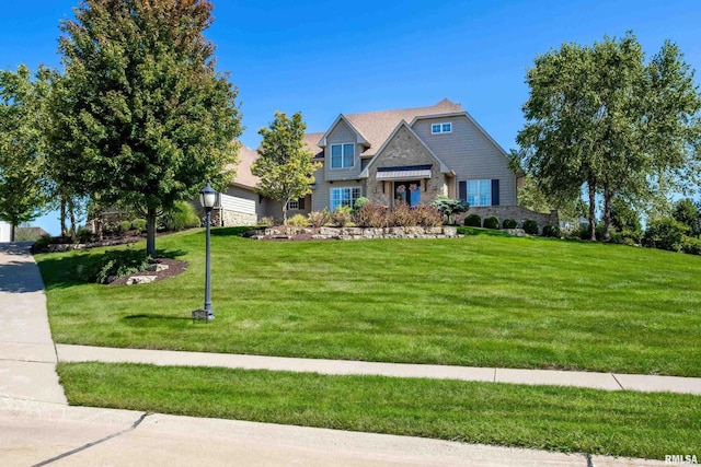 craftsman house with a front yard