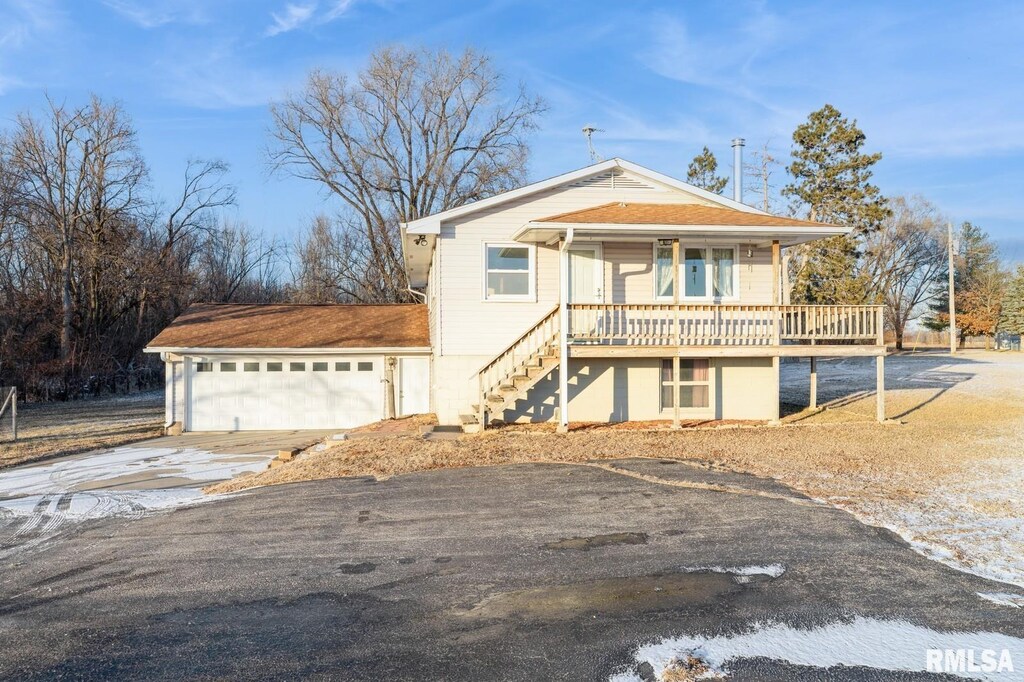 view of front of property featuring a garage and a porch