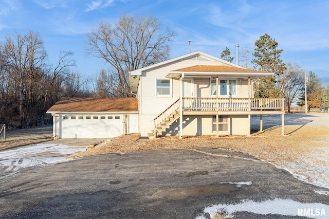 view of front of property featuring a garage and a porch