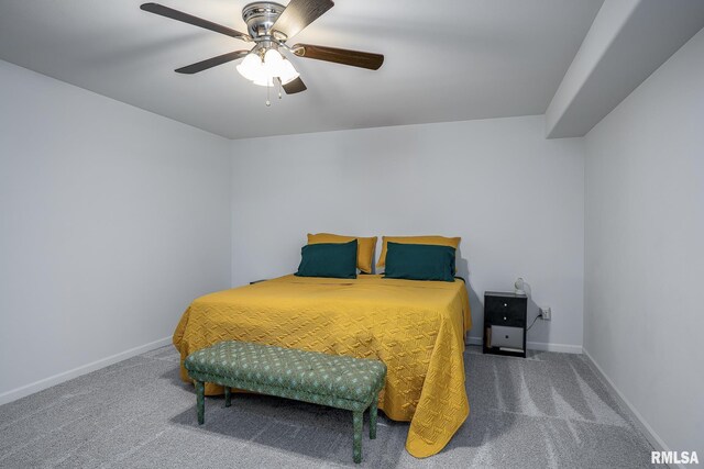 carpeted living room featuring ceiling fan