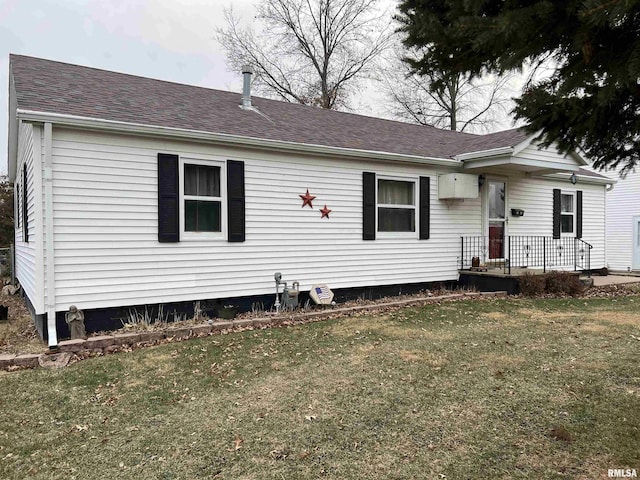 view of front of property with a front yard