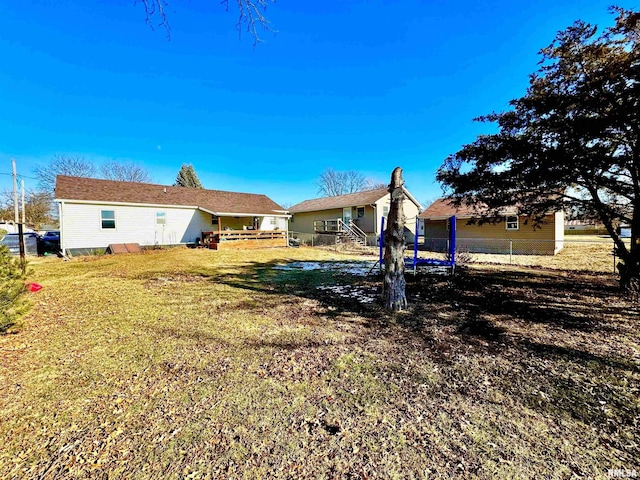 back of house featuring a yard