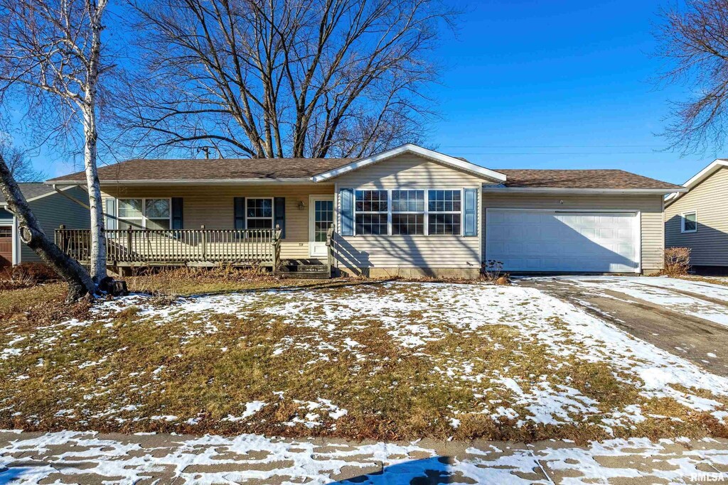 single story home featuring a garage