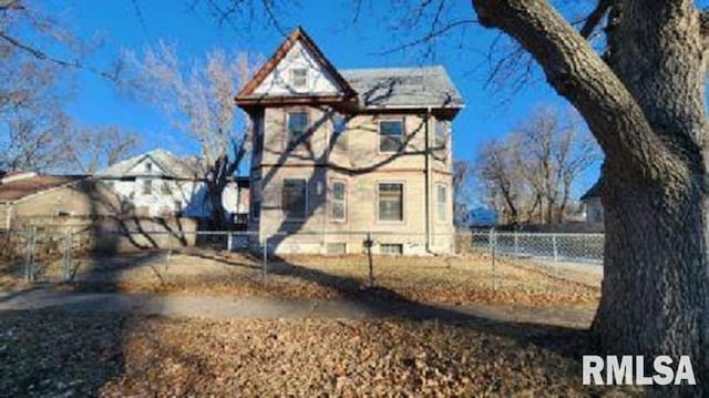 view of home's exterior