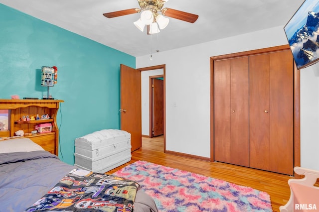 bedroom featuring ceiling fan, a closet, and light hardwood / wood-style flooring