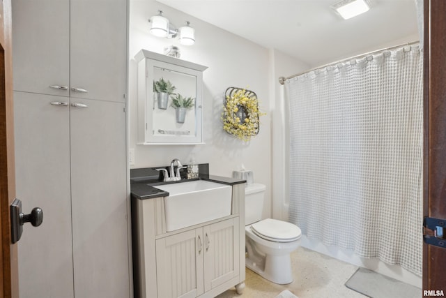 full bathroom featuring toilet, vanity, and shower / bath combo