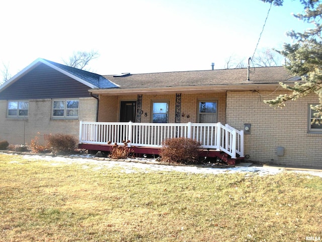 single story home featuring a front yard