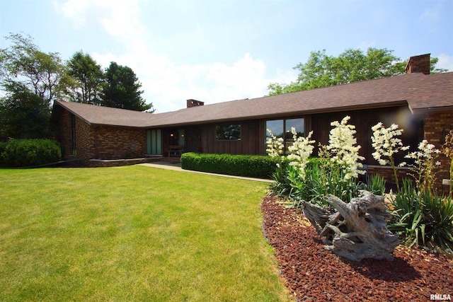 ranch-style home with a front yard