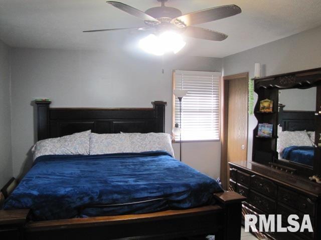 bedroom with ceiling fan