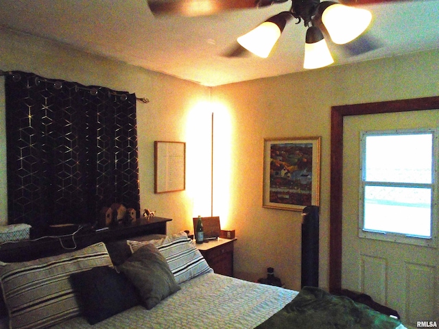 bedroom with ceiling fan