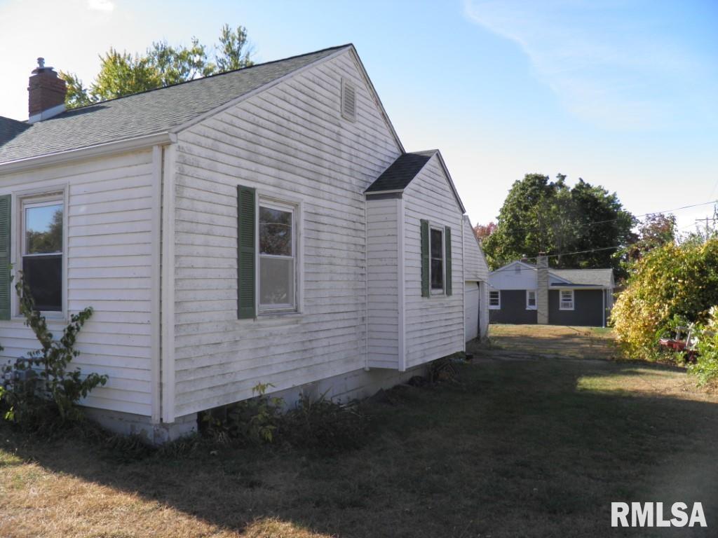 view of property exterior