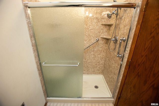 591 Breezy Point Dr, Clinton, IA 52732 - full bath with a shower stall