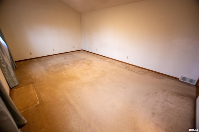 591 Breezy Point Dr, Clinton, IA 52732 - empty room with carpet flooring, baseboards, and vaulted ceiling