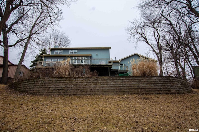 591 Breezy Point Dr, Clinton, IA 52732 - back of house with a wooden deck