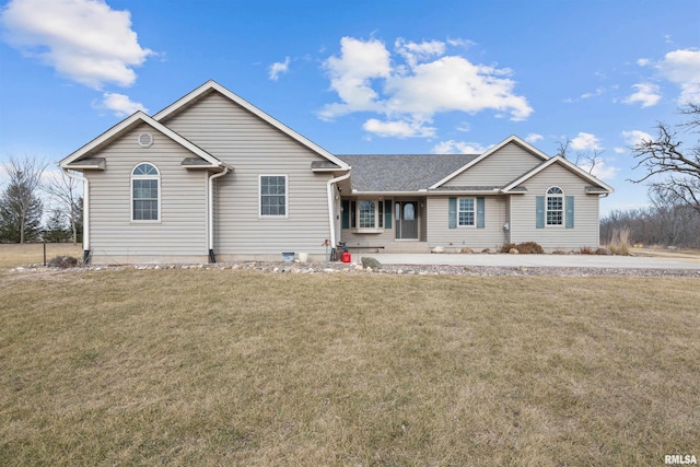 single story home featuring a front yard