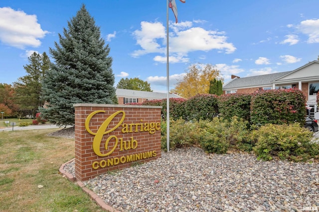 view of community / neighborhood sign