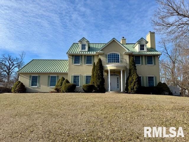 1114 Collis Dr, Clinton, IA 52732 - view of front facade featuring a front yard