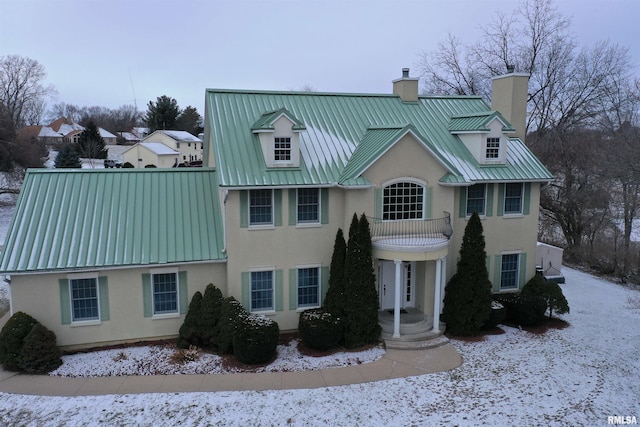 view of front of property featuring a balcony