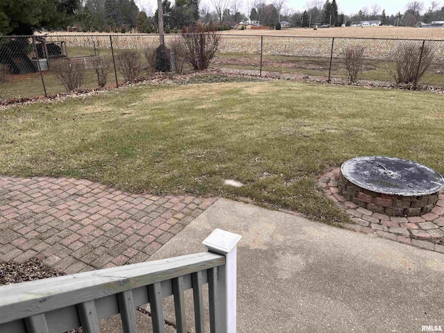 view of yard with a patio