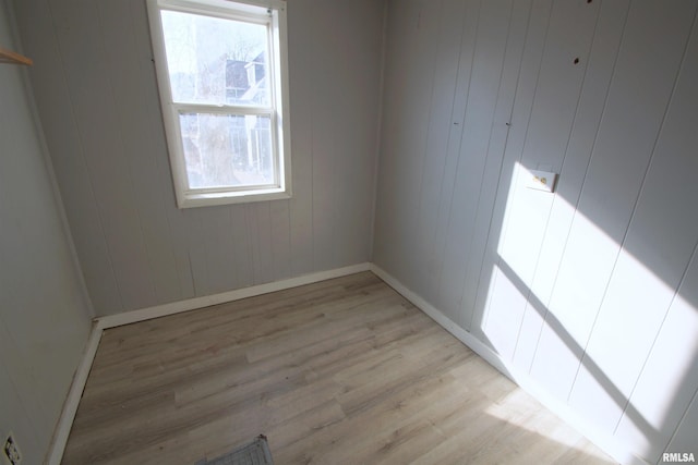 unfurnished room featuring a healthy amount of sunlight and light hardwood / wood-style floors