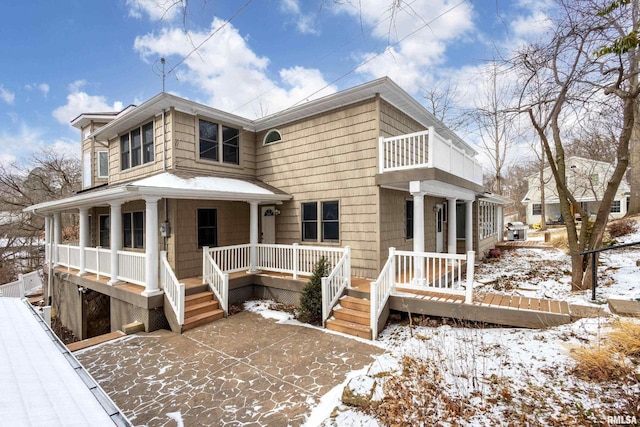 view of front of property featuring covered porch