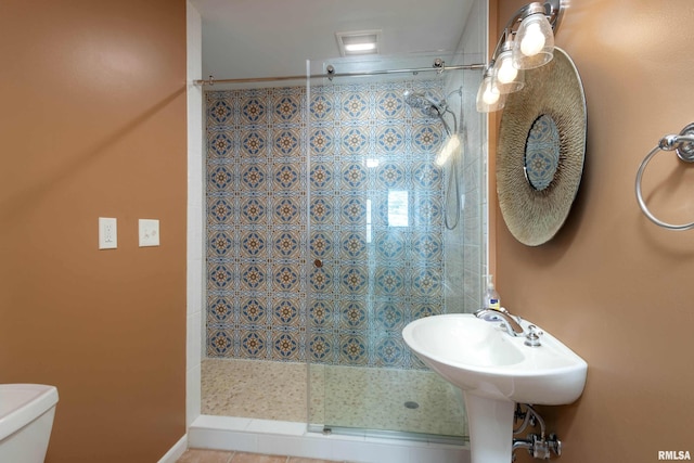 bathroom featuring a shower and toilet