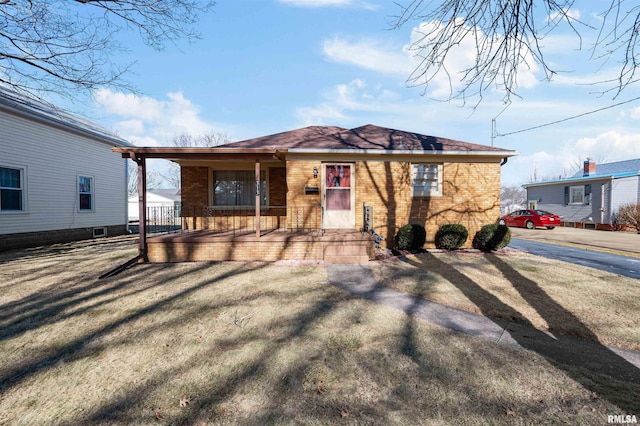 view of front of property featuring a front lawn and a porch