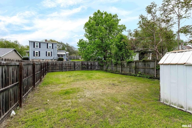 view of yard with a storage shed