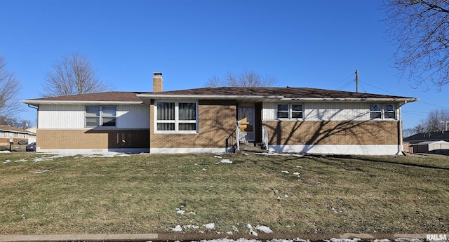 view of front of home with a front lawn