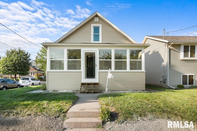 view of front of home featuring a front lawn