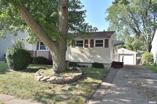 view of front of property featuring an outbuilding, a garage, and a front yard