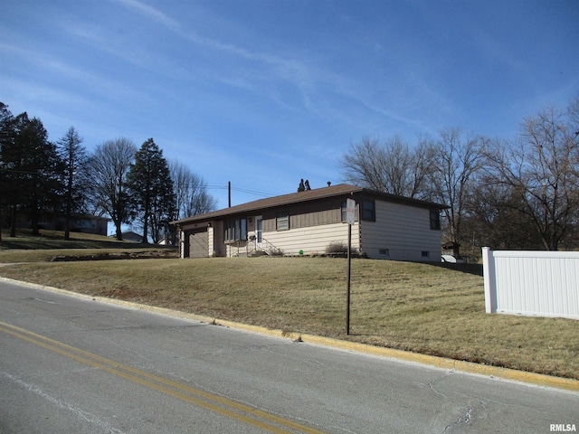 view of front facade with a front yard