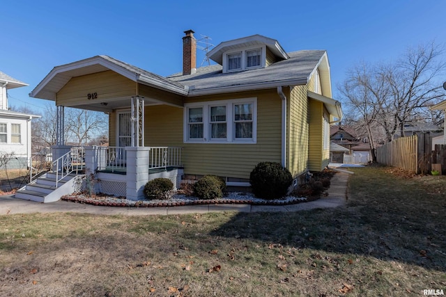 view of front of home featuring a front yard and covered porch