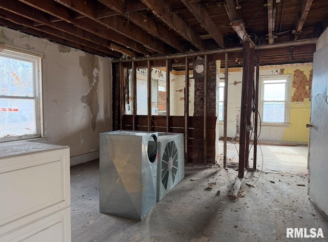 miscellaneous room with washer and clothes dryer