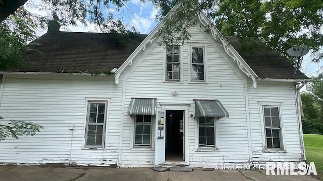 view of front of property