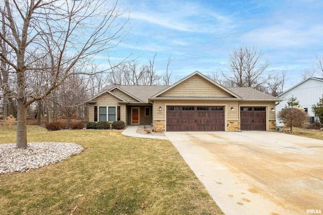 view of front facade featuring a garage and a front lawn